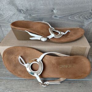 Vionic Sandals Woman Size 9 White Orchid Strappy Metallic Ring Slingback T-Strap